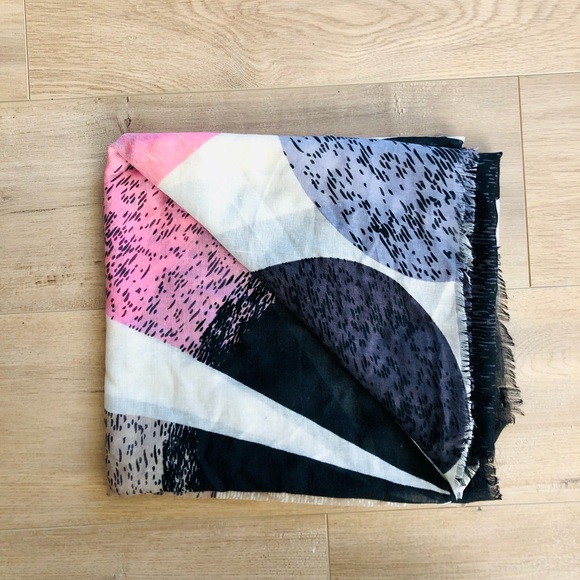 Wrap/Scraf - Picture 3 of 5